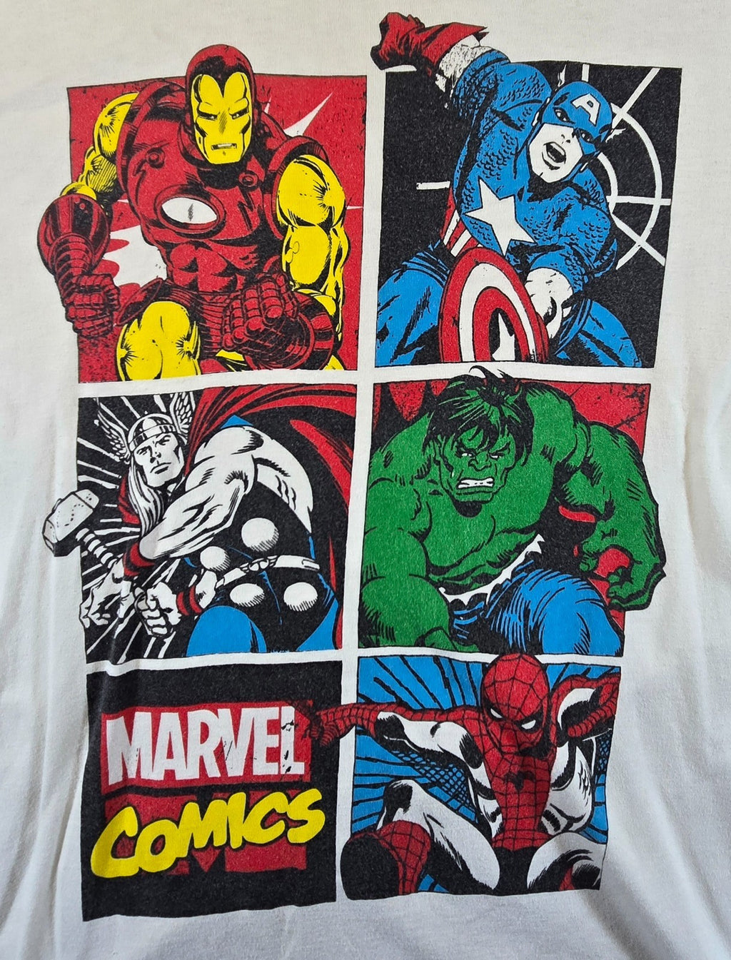 Marvel Comics T Shirt Medium M White Iron Man Spider-Man Hulk Thor Avengers Tee